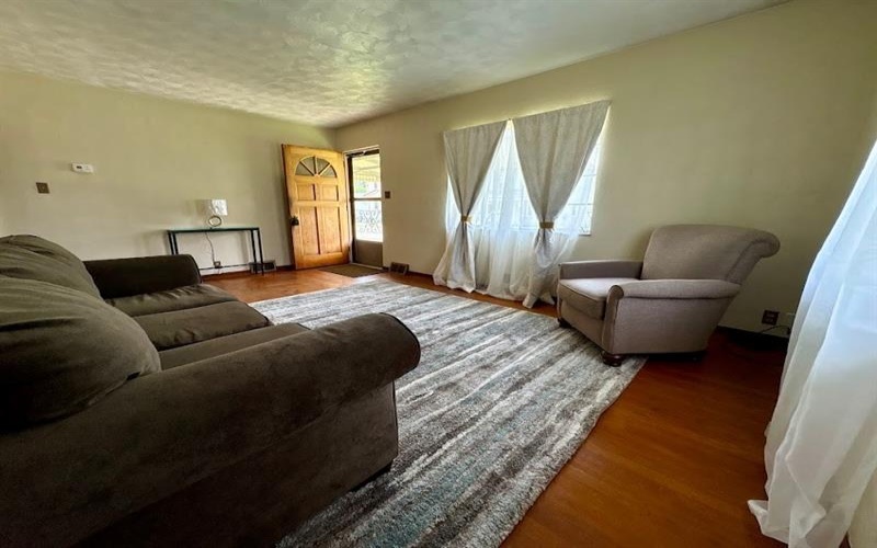 407 Vine St, Connellsville, 15425, 2 Bedrooms Bedrooms, 5 Rooms Rooms,1.1 BathroomsBathrooms,Residential,For Sale,Vine St,1757321