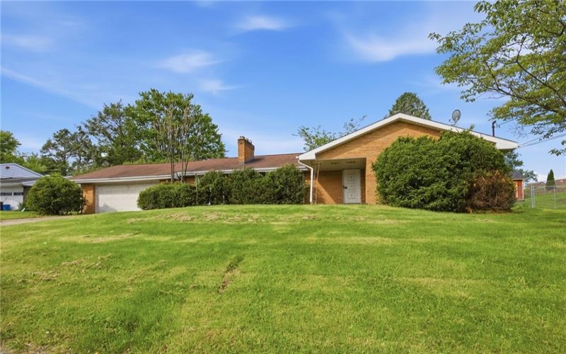 4104 Burnsire Dr, Irwin, 15642, 3 Bedrooms Bedrooms, 7 Rooms Rooms,1 BathroomBathrooms,Residential,For Sale,Burnsire Dr,1757504