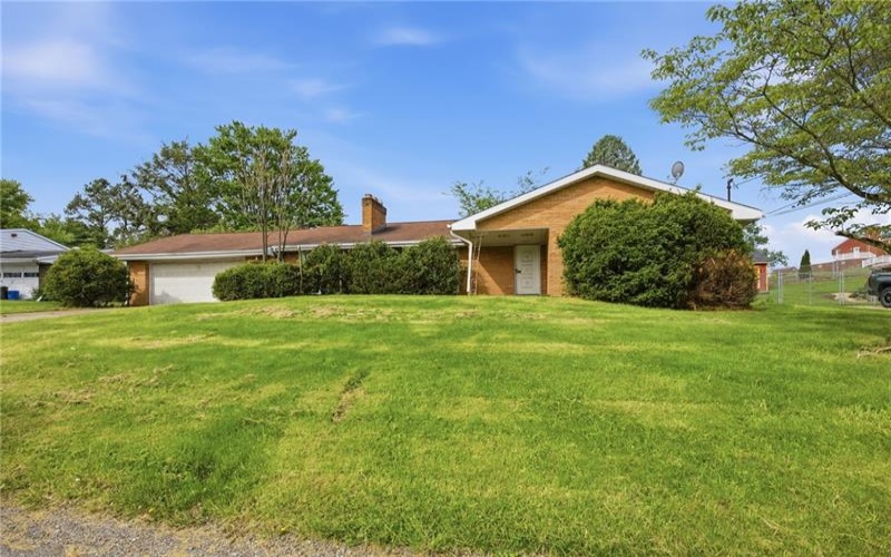 4104 Burnsire Dr, Irwin, 15642, 3 Bedrooms Bedrooms, 7 Rooms Rooms,1 BathroomBathrooms,Residential,For Sale,Burnsire Dr,1757504