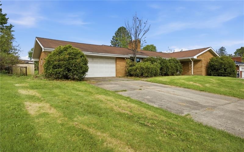 4104 Burnsire Dr, Irwin, 15642, 3 Bedrooms Bedrooms, 7 Rooms Rooms,1 BathroomBathrooms,Residential,For Sale,Burnsire Dr,1757504