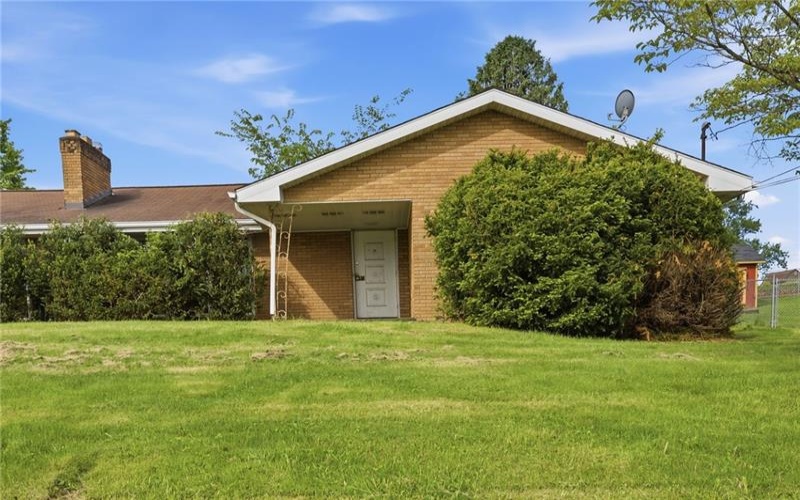 4104 Burnsire Dr, Irwin, 15642, 3 Bedrooms Bedrooms, 7 Rooms Rooms,1 BathroomBathrooms,Residential,For Sale,Burnsire Dr,1757504