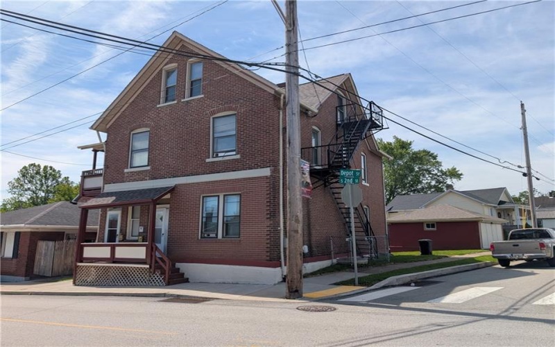 105 Depot St, Youngwood, 15697, ,Multi-unit,For Sale,Depot St,1757566
