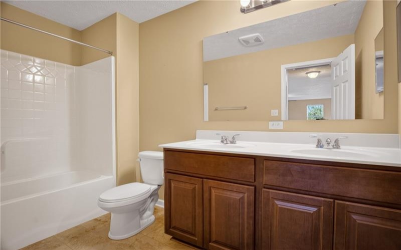 229 Country Barn Rd, Houston, 15342, 3 Bedrooms Bedrooms, 11 Rooms Rooms,2.2 BathroomsBathrooms,Residential,For Sale,Country Barn Rd,1757524