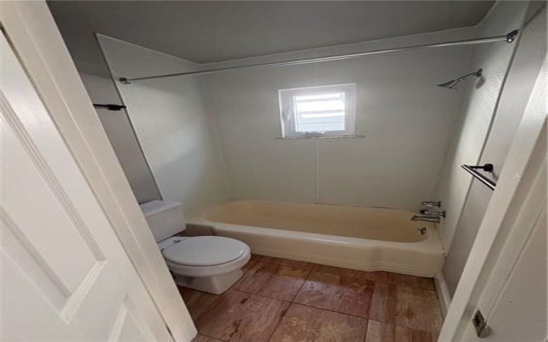 303 Pennsylvania Ave, Greensburg, 15601, 1 Bedroom Bedrooms, ,1.1 BathroomsBathrooms,Lease,For Rent,Pennsylvania Ave,1757777