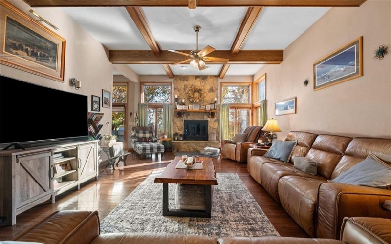 338 Quarry Rd, Washington, 15301, 5 Bedrooms Bedrooms, 14 Rooms Rooms,3.2 BathroomsBathrooms,Residential,For Sale,Quarry Rd,1732671