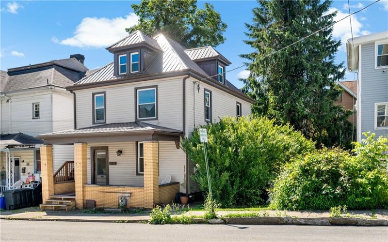 228 4th St, Greensburg, 15601, 3 Bedrooms Bedrooms, ,1 BathroomBathrooms,Residential,For Sale,4th St,1757432