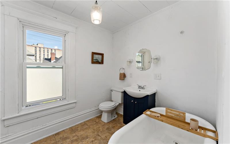 228 4th St, Greensburg, 15601, 3 Bedrooms Bedrooms, ,1 BathroomBathrooms,Residential,For Sale,4th St,1757432