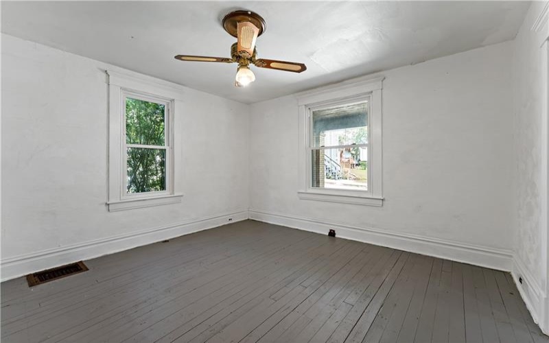 228 4th St, Greensburg, 15601, 3 Bedrooms Bedrooms, ,1 BathroomBathrooms,Residential,For Sale,4th St,1757432