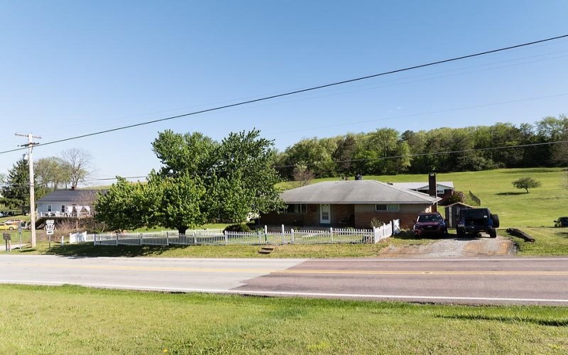 2741 Route 982, Mount Pleasant, 15666, 2 Bedrooms Bedrooms, 6 Rooms Rooms,1 BathroomBathrooms,Residential,For Sale,Route 982,1758023