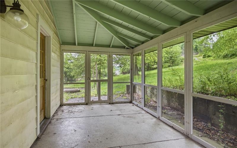 989 Brownstown Rd, Larimer, 15647, 3 Bedrooms Bedrooms, 6 Rooms Rooms,1 BathroomBathrooms,Residential,For Sale,Brownstown Rd,1758018