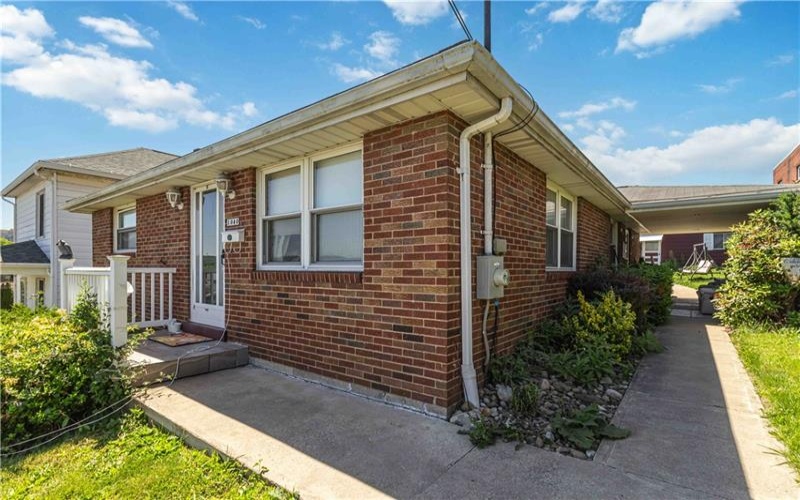 1040 Mace Street, Greensburg, 15601, 3 Bedrooms Bedrooms, 9 Rooms Rooms,2 BathroomsBathrooms,Residential,For Sale,Mace Street,1758032