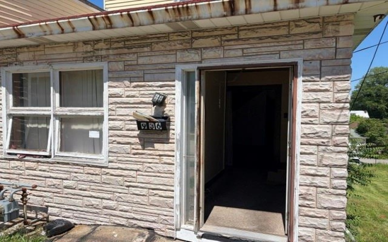 936 Meadow Ave, Charleroi, 15022, 3 Bedrooms Bedrooms, ,1 BathroomBathrooms,Residential,For Sale,Meadow Ave,1758296