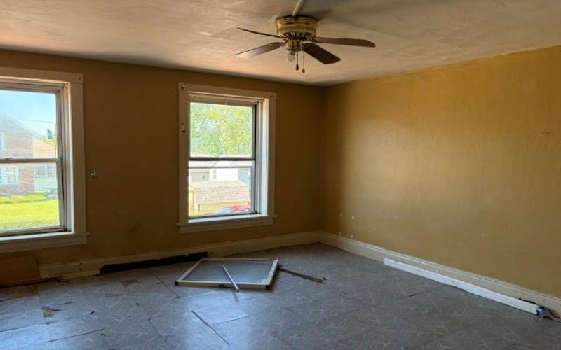 531 1st St, Charleroi, 15022, 5 Bedrooms Bedrooms, ,1.1 BathroomsBathrooms,Residential,For Sale,1st St,1758045