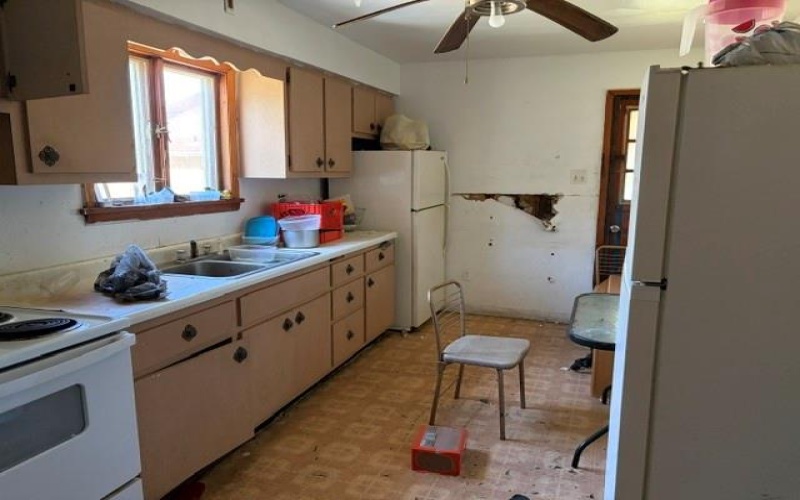936 1/2 Meadow Ave, Charleroi, 15022, 3 Bedrooms Bedrooms, ,1 BathroomBathrooms,Residential,For Sale,Meadow Ave,1758299