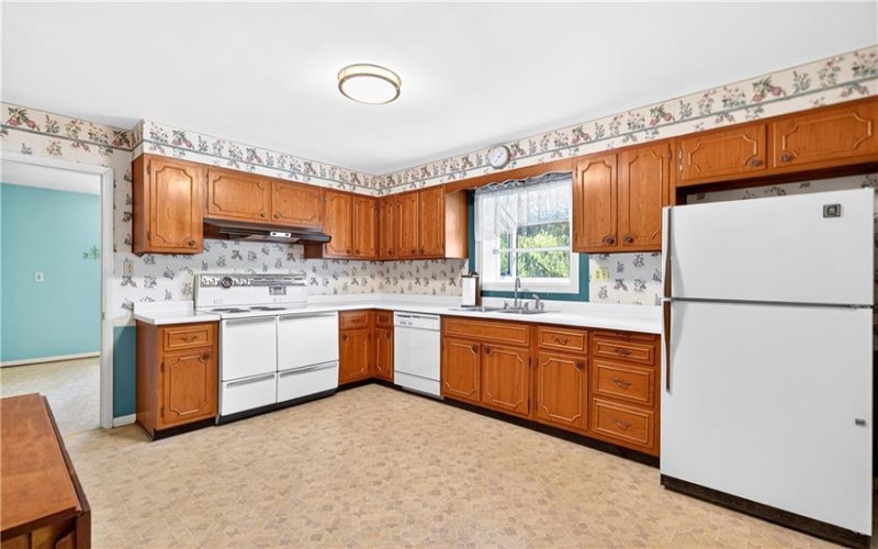 170 Crawford Lane, Rostraver Twp., 15012, 3 Bedrooms Bedrooms, 9 Rooms Rooms,2.1 BathroomsBathrooms,Residential,For Sale,Crawford Lane,1758321
