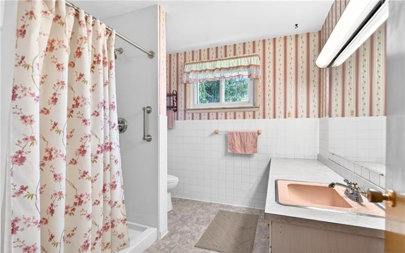 170 Crawford Lane, Rostraver Twp., 15012, 3 Bedrooms Bedrooms, 9 Rooms Rooms,2.1 BathroomsBathrooms,Residential,For Sale,Crawford Lane,1758321