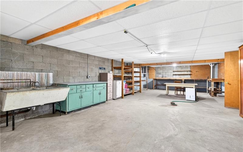 170 Crawford Lane, Rostraver Twp., 15012, 3 Bedrooms Bedrooms, 9 Rooms Rooms,2.1 BathroomsBathrooms,Residential,For Sale,Crawford Lane,1758321