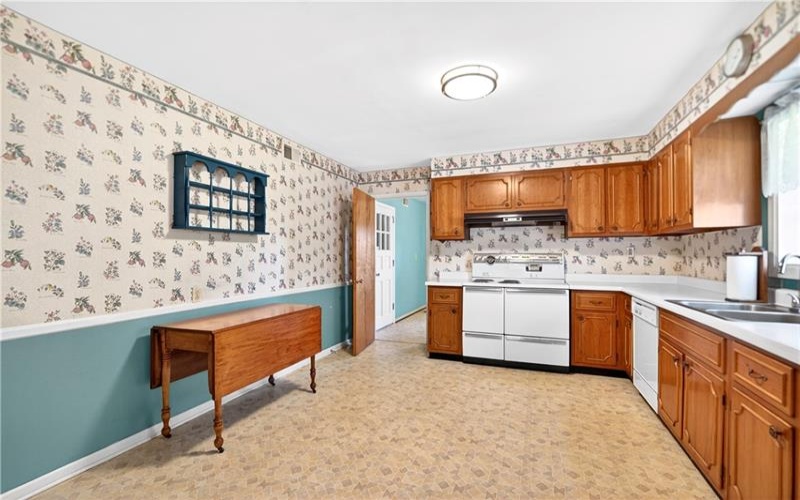 170 Crawford Lane, Rostraver Twp., 15012, 3 Bedrooms Bedrooms, 9 Rooms Rooms,2.1 BathroomsBathrooms,Residential,For Sale,Crawford Lane,1758321