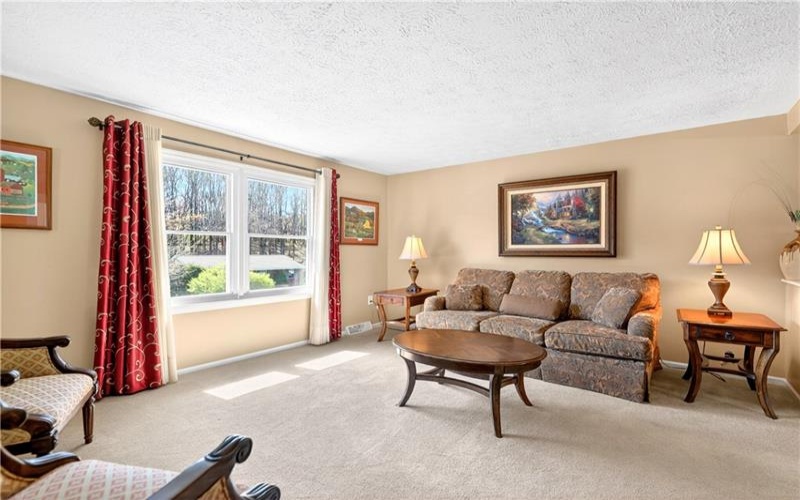 625 Stamford Drive, GREENSBURG, 15601, 3 Bedrooms Bedrooms, 9 Rooms Rooms,2.1 BathroomsBathrooms,Residential,For Sale,Stamford Drive,1758409