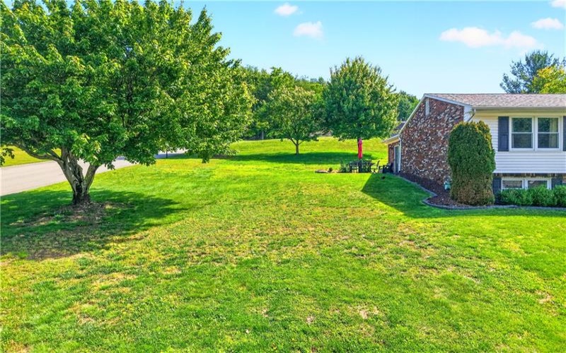 625 Stamford Drive, GREENSBURG, 15601, 3 Bedrooms Bedrooms, 9 Rooms Rooms,2.1 BathroomsBathrooms,Residential,For Sale,Stamford Drive,1758409