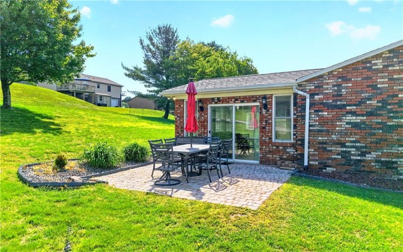625 Stamford Drive, GREENSBURG, 15601, 3 Bedrooms Bedrooms, 9 Rooms Rooms,2.1 BathroomsBathrooms,Residential,For Sale,Stamford Drive,1758409
