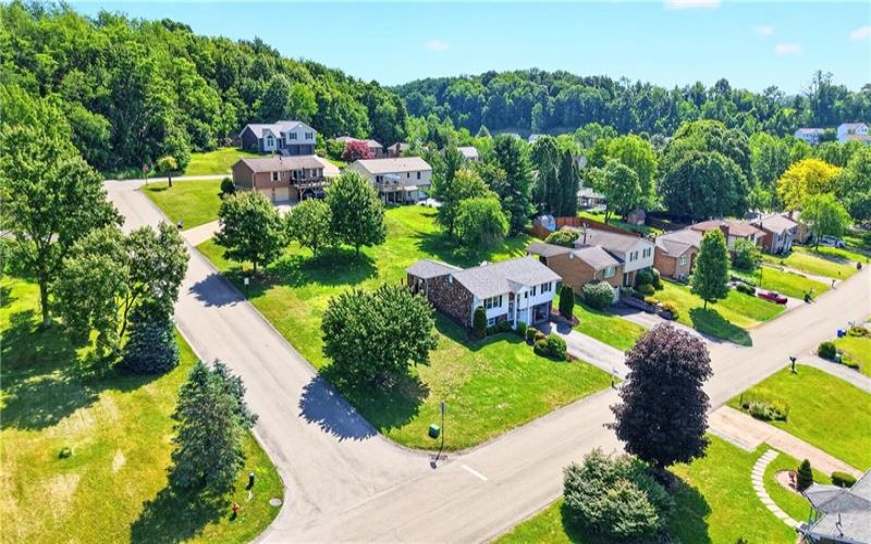 625 Stamford Drive, GREENSBURG, 15601, 3 Bedrooms Bedrooms, 9 Rooms Rooms,2.1 BathroomsBathrooms,Residential,For Sale,Stamford Drive,1758409