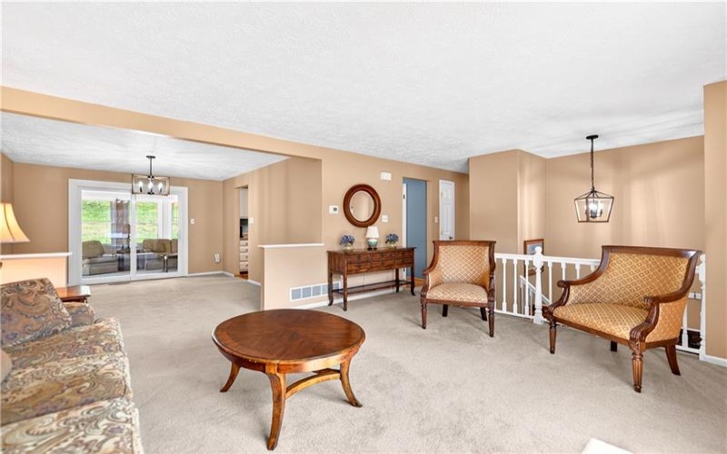 625 Stamford Drive, GREENSBURG, 15601, 3 Bedrooms Bedrooms, 9 Rooms Rooms,2.1 BathroomsBathrooms,Residential,For Sale,Stamford Drive,1758409