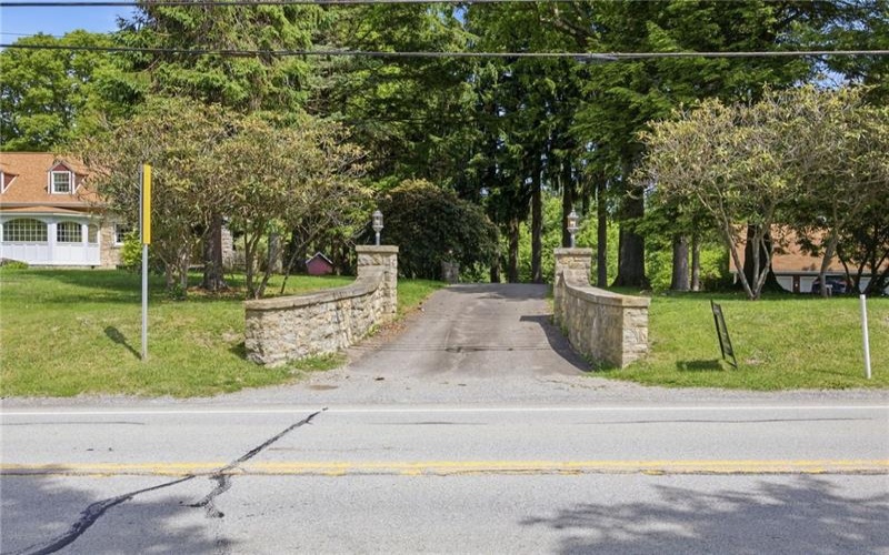 2541 Springfield Pike, Connellsville, 15425, 3 Bedrooms Bedrooms, 9 Rooms Rooms,2.1 BathroomsBathrooms,Residential,For Sale,Springfield Pike,1758505