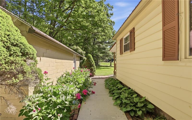 877 Berlin Plank Road, Somerset, 15501, 3 Bedrooms Bedrooms, ,1 BathroomBathrooms,Residential,For Sale,Berlin Plank Road,1758521
