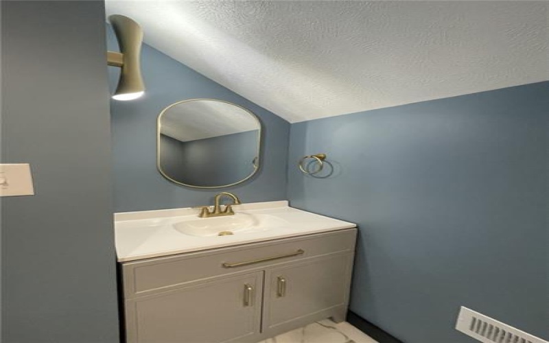 414 Argonne Dr, New Kensington, 15068, 3 Bedrooms Bedrooms, ,2.1 BathroomsBathrooms,Residential,For Sale,Argonne Dr,1758530