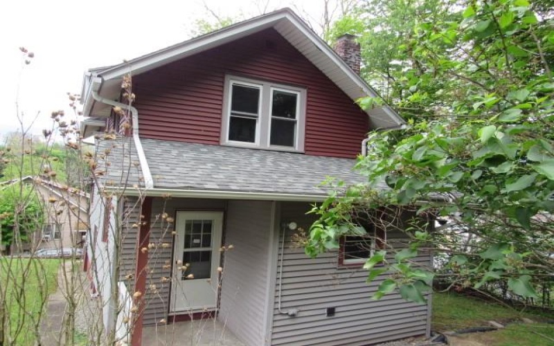 160 Tillman Avenue, Johnstown, 15905, 2 Bedrooms Bedrooms, 5 Rooms Rooms,1.1 BathroomsBathrooms,Residential,For Sale,Tillman Avenue,1758596