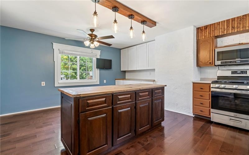 242 Hopwood Coolspring Road, Hopwood, 15445, 3 Bedrooms Bedrooms, 7 Rooms Rooms,2 BathroomsBathrooms,Residential,For Sale,Hopwood Coolspring Road,1758639
