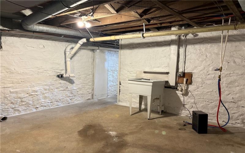 242 Hopwood Coolspring Road, Hopwood, 15445, 3 Bedrooms Bedrooms, 7 Rooms Rooms,2 BathroomsBathrooms,Residential,For Sale,Hopwood Coolspring Road,1758639