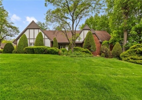 102 Brandywine Dr, Canonsburg, 15317, 4 Bedrooms Bedrooms, 14 Rooms Rooms,4.1 BathroomsBathrooms,Residential,For Sale,Brandywine Dr,1758844
