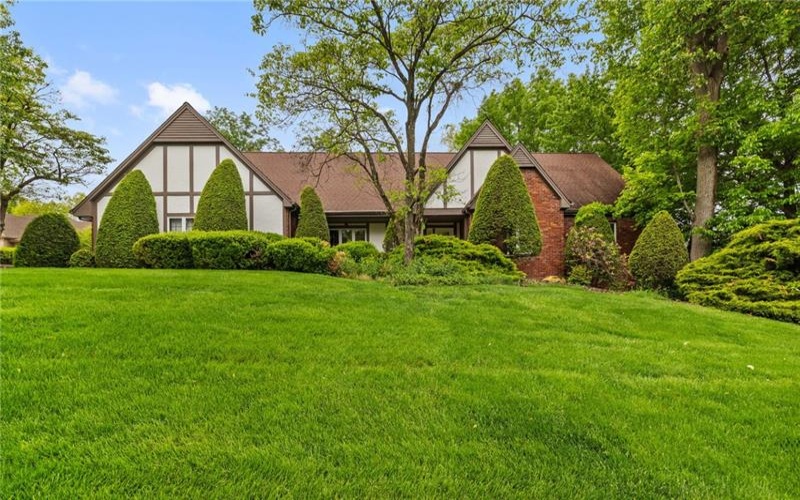 102 Brandywine Dr, Canonsburg, 15317, 4 Bedrooms Bedrooms, 14 Rooms Rooms,4.1 BathroomsBathrooms,Residential,For Sale,Brandywine Dr,1758844