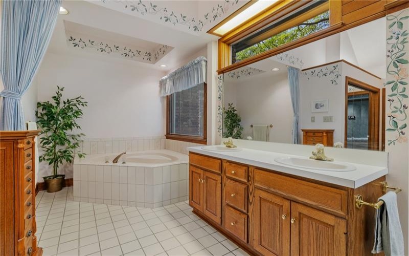 102 Brandywine Dr, Canonsburg, 15317, 4 Bedrooms Bedrooms, 14 Rooms Rooms,4.1 BathroomsBathrooms,Residential,For Sale,Brandywine Dr,1758844