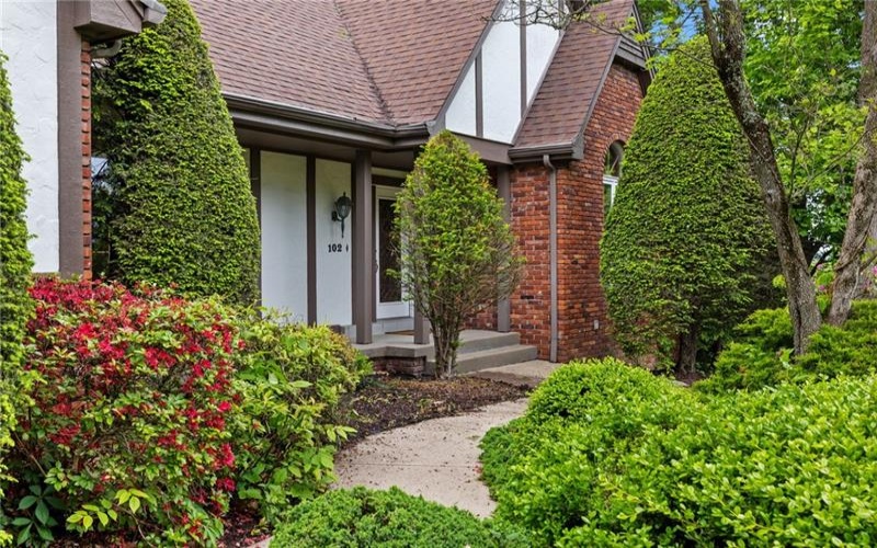 102 Brandywine Dr, Canonsburg, 15317, 4 Bedrooms Bedrooms, 14 Rooms Rooms,4.1 BathroomsBathrooms,Residential,For Sale,Brandywine Dr,1758844