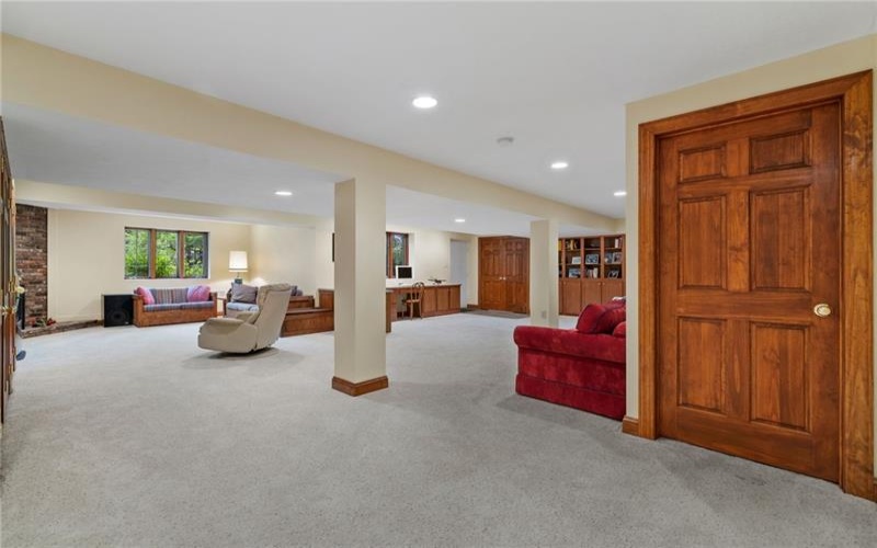 102 Brandywine Dr, Canonsburg, 15317, 4 Bedrooms Bedrooms, 14 Rooms Rooms,4.1 BathroomsBathrooms,Residential,For Sale,Brandywine Dr,1758844