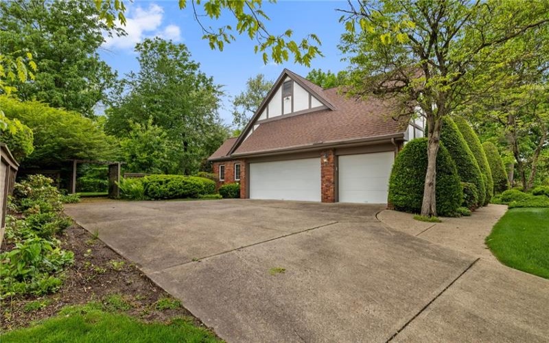 102 Brandywine Dr, Canonsburg, 15317, 4 Bedrooms Bedrooms, 14 Rooms Rooms,4.1 BathroomsBathrooms,Residential,For Sale,Brandywine Dr,1758844