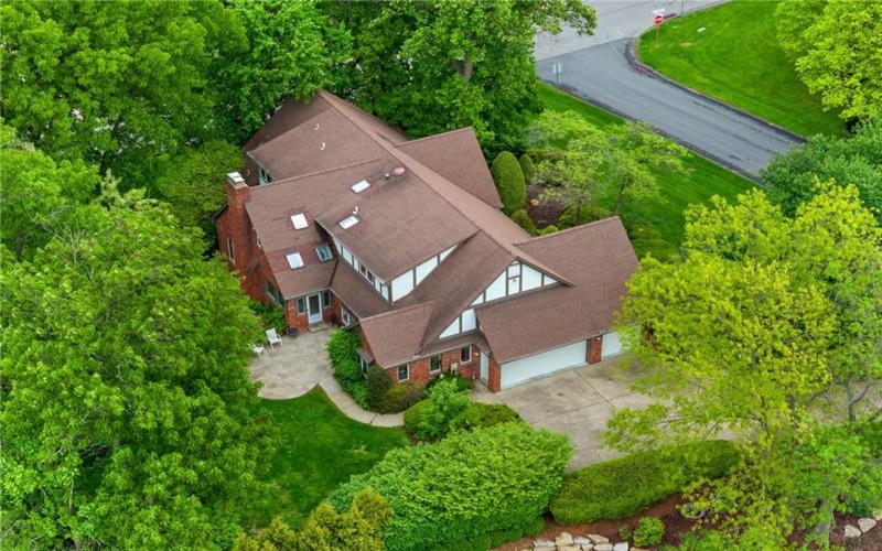 102 Brandywine Dr, Canonsburg, 15317, 4 Bedrooms Bedrooms, 14 Rooms Rooms,4.1 BathroomsBathrooms,Residential,For Sale,Brandywine Dr,1758844