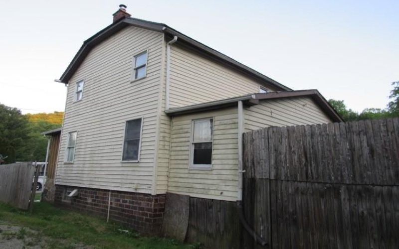 215 Hillview Lane, Melcroft, 15462, 3 Bedrooms Bedrooms, 6 Rooms Rooms,2 BathroomsBathrooms,Residential,For Sale,Hillview Lane,1758925