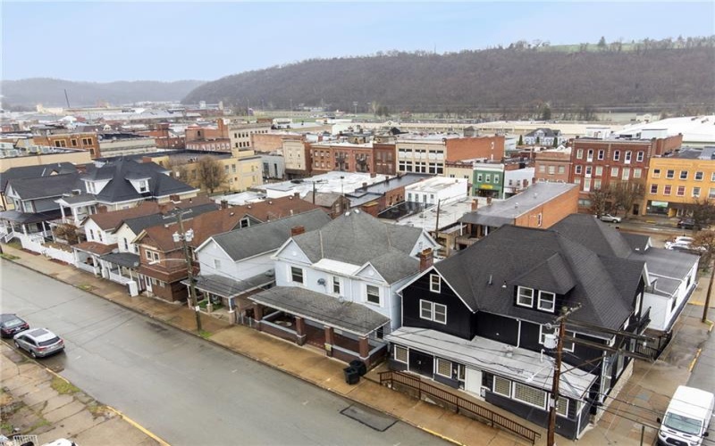 406 WASHINGTON AVE, CHARLEROI, 15022, 8 Bedrooms Bedrooms, 11 Rooms Rooms,2 BathroomsBathrooms,Residential,For Sale,WASHINGTON AVE,1744516