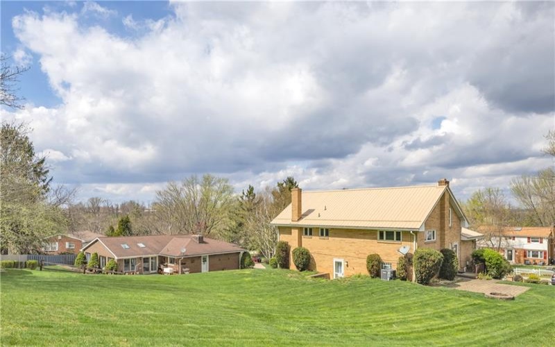 105 Northumberland Dr., Irwin, 15642, 4 Bedrooms Bedrooms, 11 Rooms Rooms,2.1 BathroomsBathrooms,Residential,For Sale,Northumberland Dr.,1747107