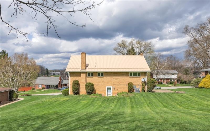 105 Northumberland Dr., Irwin, 15642, 4 Bedrooms Bedrooms, 11 Rooms Rooms,2.1 BathroomsBathrooms,Residential,For Sale,Northumberland Dr.,1747107