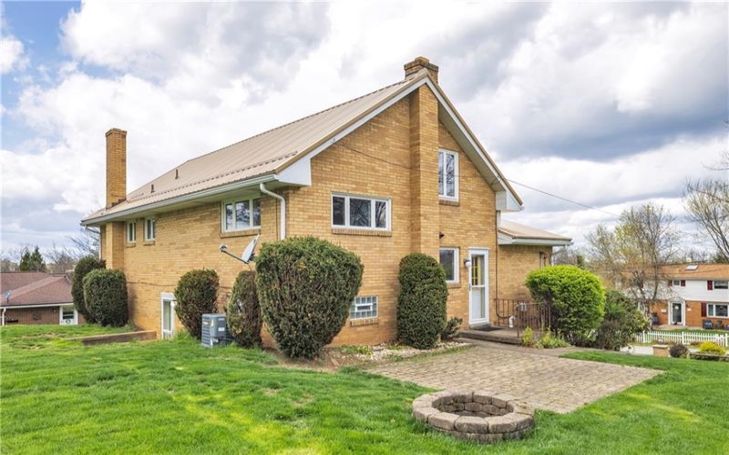 105 Northumberland Dr., Irwin, 15642, 4 Bedrooms Bedrooms, 11 Rooms Rooms,2.1 BathroomsBathrooms,Residential,For Sale,Northumberland Dr.,1747107