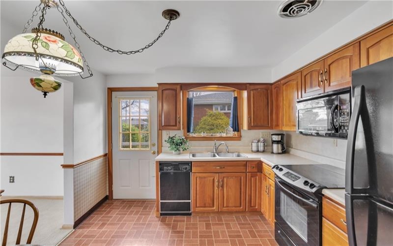 105 Northumberland Dr., Irwin, 15642, 4 Bedrooms Bedrooms, 11 Rooms Rooms,2.1 BathroomsBathrooms,Residential,For Sale,Northumberland Dr.,1747107