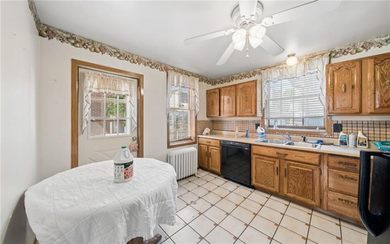 107 9TH STREET, DONORA, 15033, 5 Bedrooms Bedrooms, 10 Rooms Rooms,2 BathroomsBathrooms,Residential,For Sale,9TH STREET,1758763