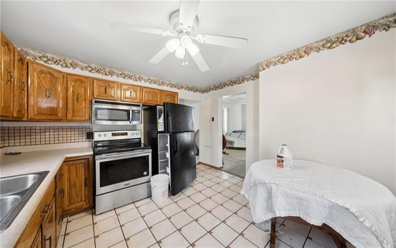 107 9TH STREET, DONORA, 15033, 5 Bedrooms Bedrooms, 10 Rooms Rooms,2 BathroomsBathrooms,Residential,For Sale,9TH STREET,1758763