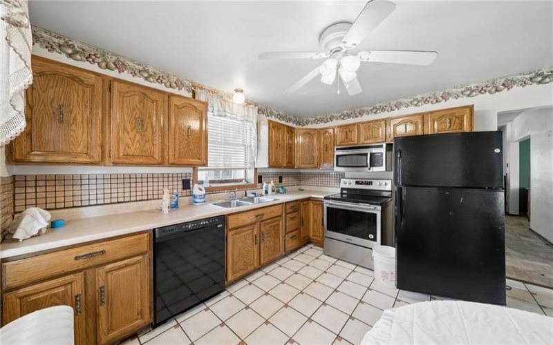 107 9TH STREET, DONORA, 15033, 5 Bedrooms Bedrooms, 10 Rooms Rooms,2 BathroomsBathrooms,Residential,For Sale,9TH STREET,1758763