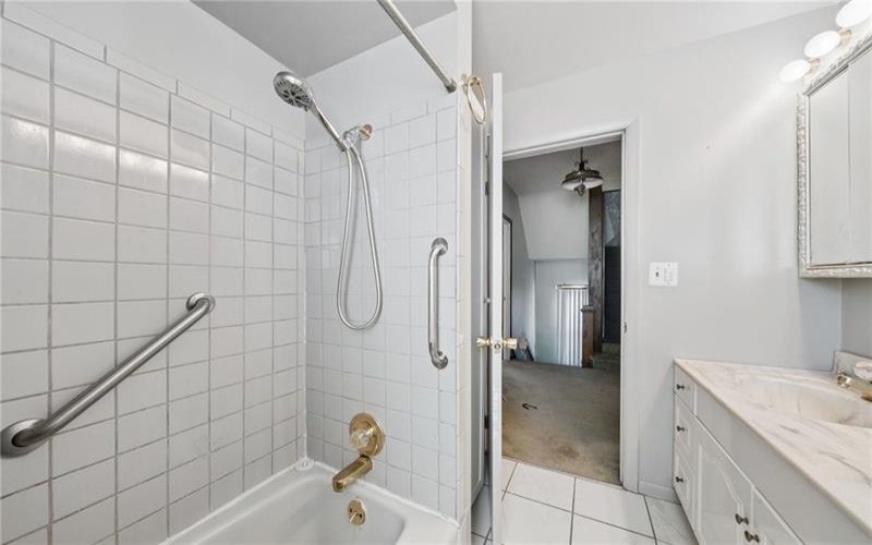 107 9TH STREET, DONORA, 15033, 5 Bedrooms Bedrooms, 10 Rooms Rooms,2 BathroomsBathrooms,Residential,For Sale,9TH STREET,1758763